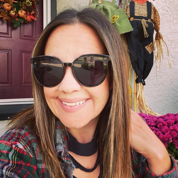 Meet your Posher, Heather - Picture 1 of 1